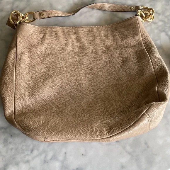 Michael Kors HALLIE Large Convertible Shoulder Bag - Picture 4 of 11